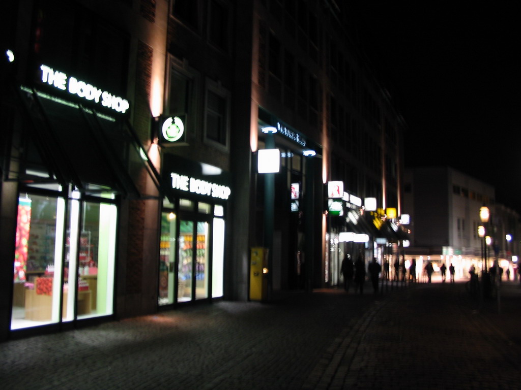 Shops at the Grosskölnstraße street, by night