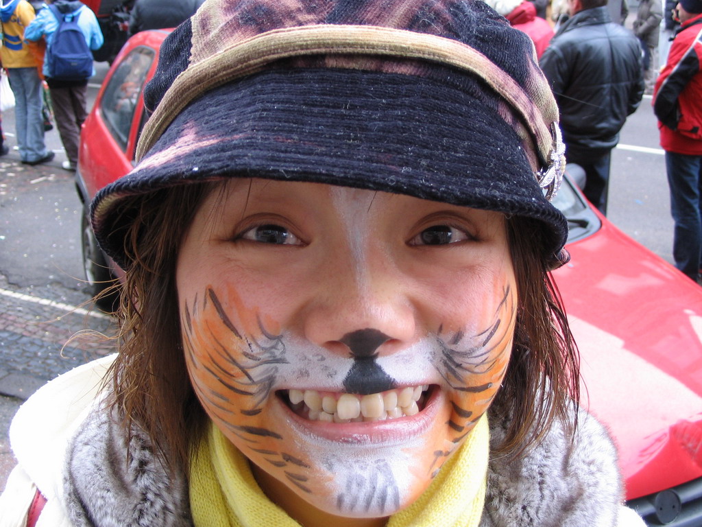 Miaomiao with face paint at the Theaterstraße street