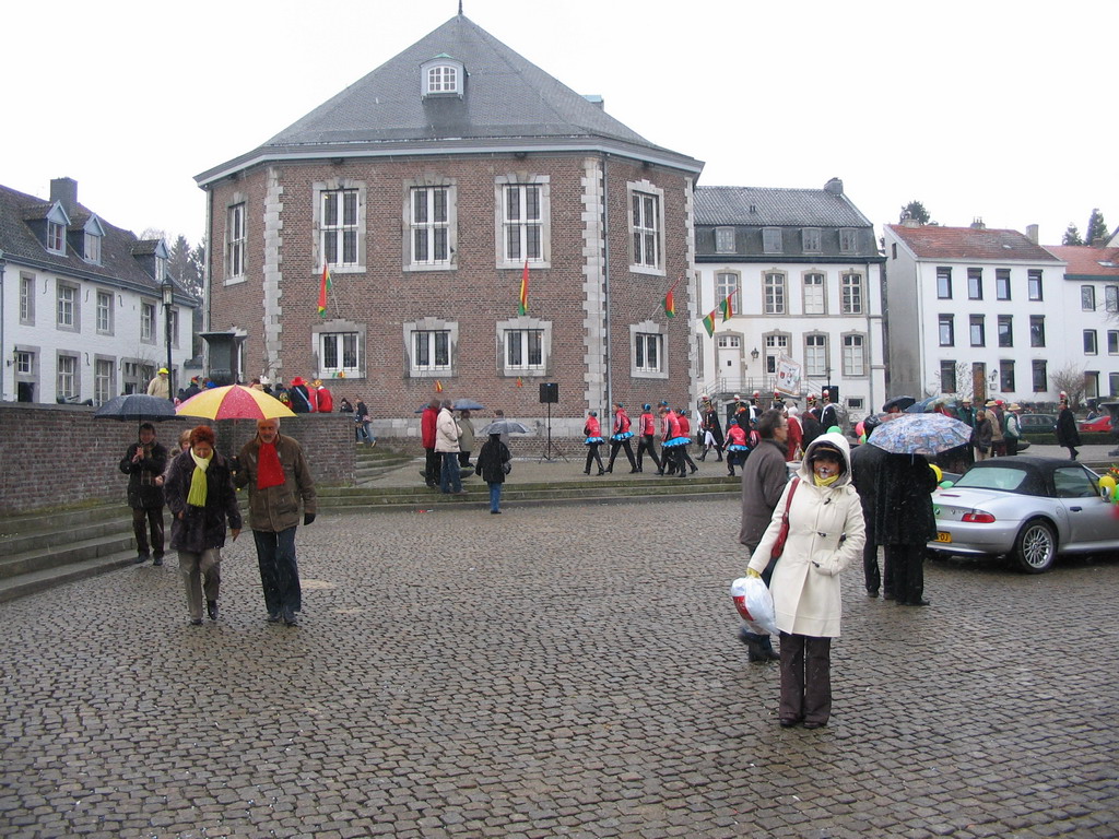 Miaomiao with face paint in front of the Carnaval Parade and the Kopermolen building at the Von Clermontplein square at Vaals