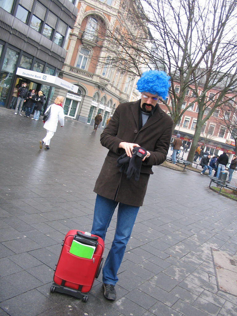Tim with a wig, fake eyelashes and a fake mustache at the Friedrich-Wilhelm-Platz square