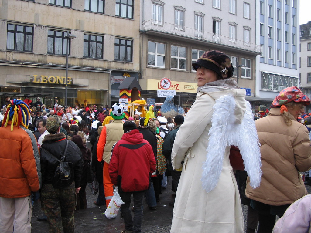 Miaomiao with angel wings at the Carnaval Parade at the Friedrich-Wilhelm-Platz square