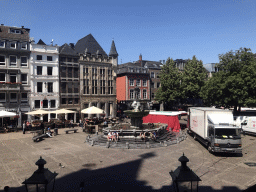 The Markt square with the Karlsbrunnen fountain, viewed from the White Hall at the Ground Floor of the City Hall