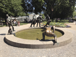 The `Kreislauf des Geldes` fountain at the Ursulinerstraße street