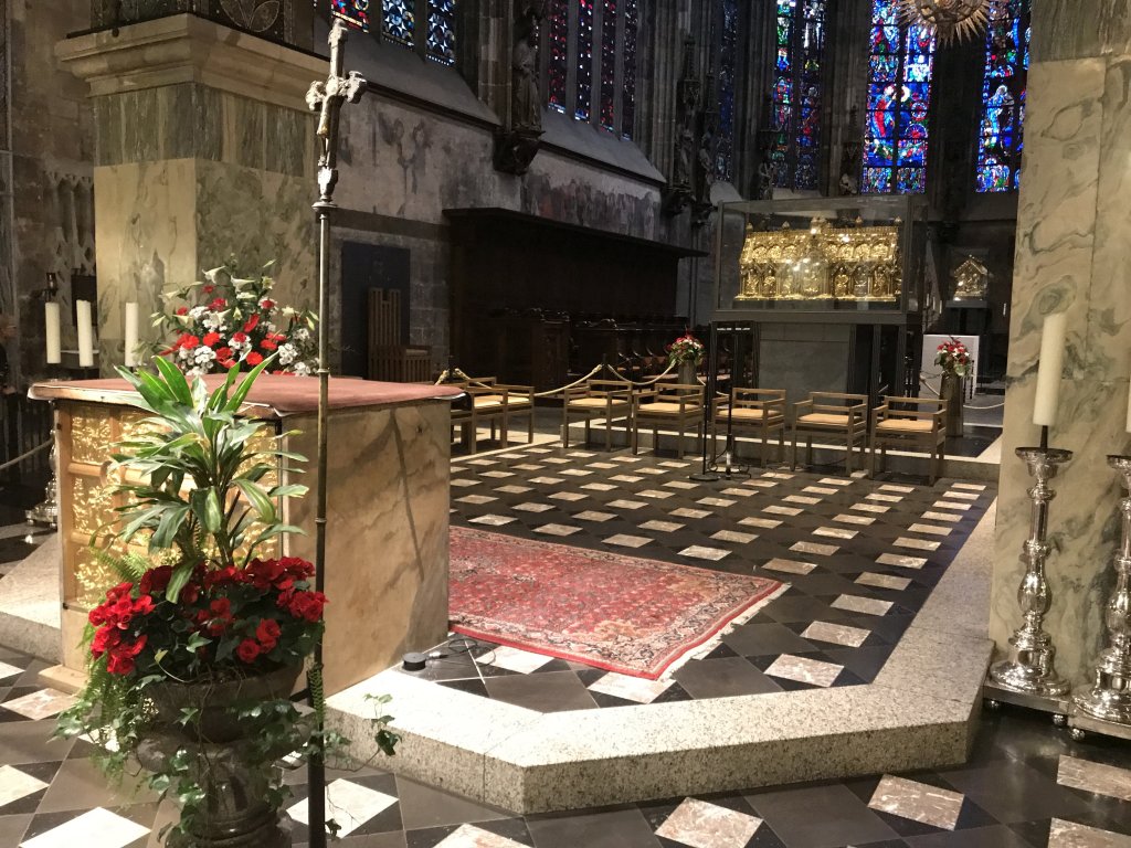 Apse with the main altar, the shrine of Virgin Mary and the shrine of Charlemagne at the Aachen Cathedral