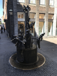 The Puppenbrunnen fountain at the crossing of the Hof square and the Krämerstraße street