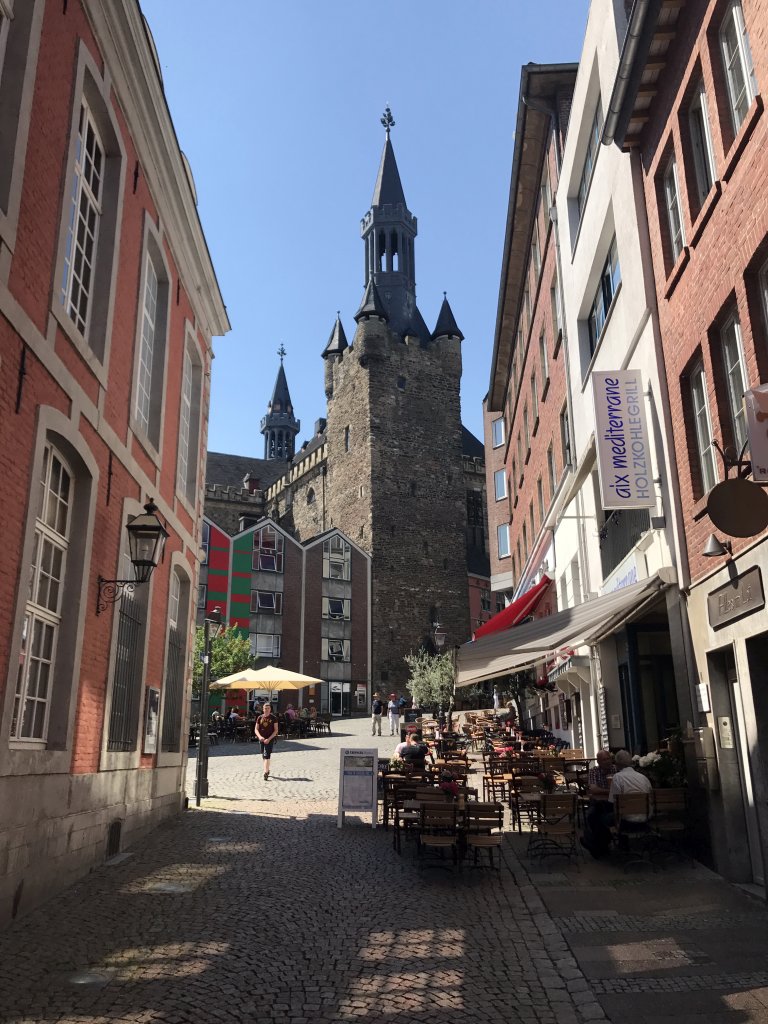 The Rommelsgasse alley and the east side of the City Hall