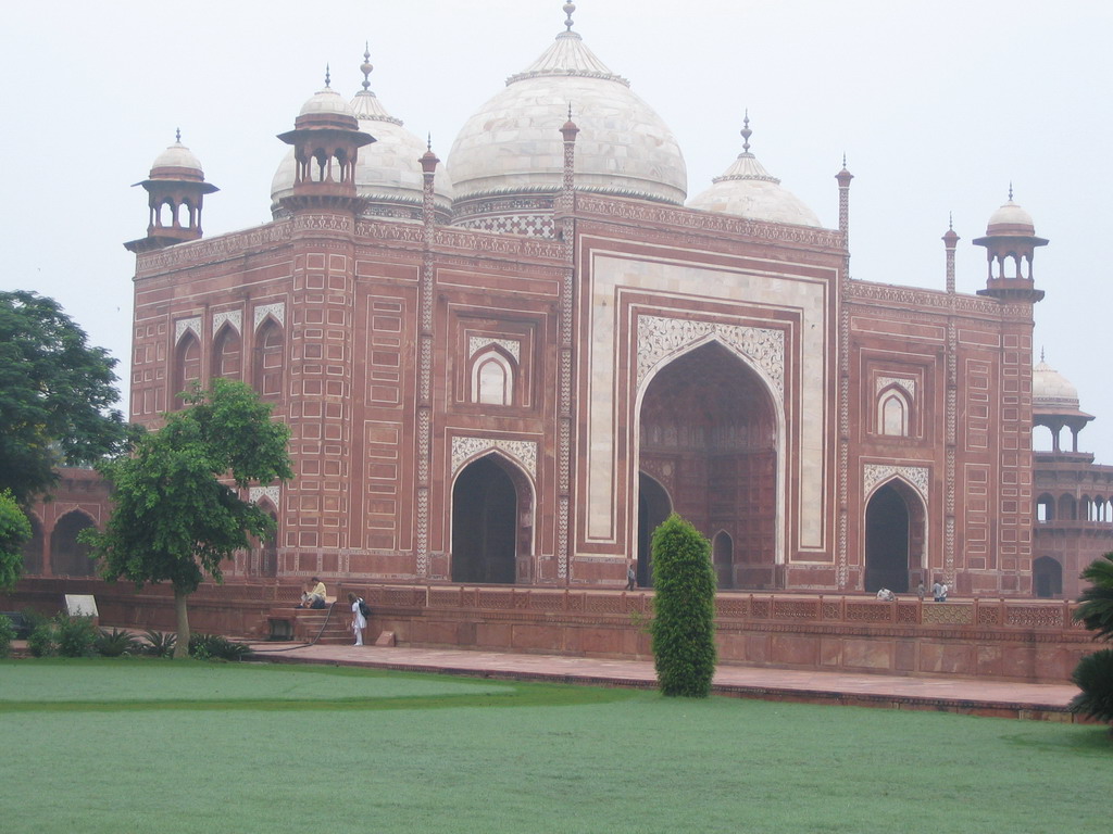 Mosque on the left side of the Taj Mahal