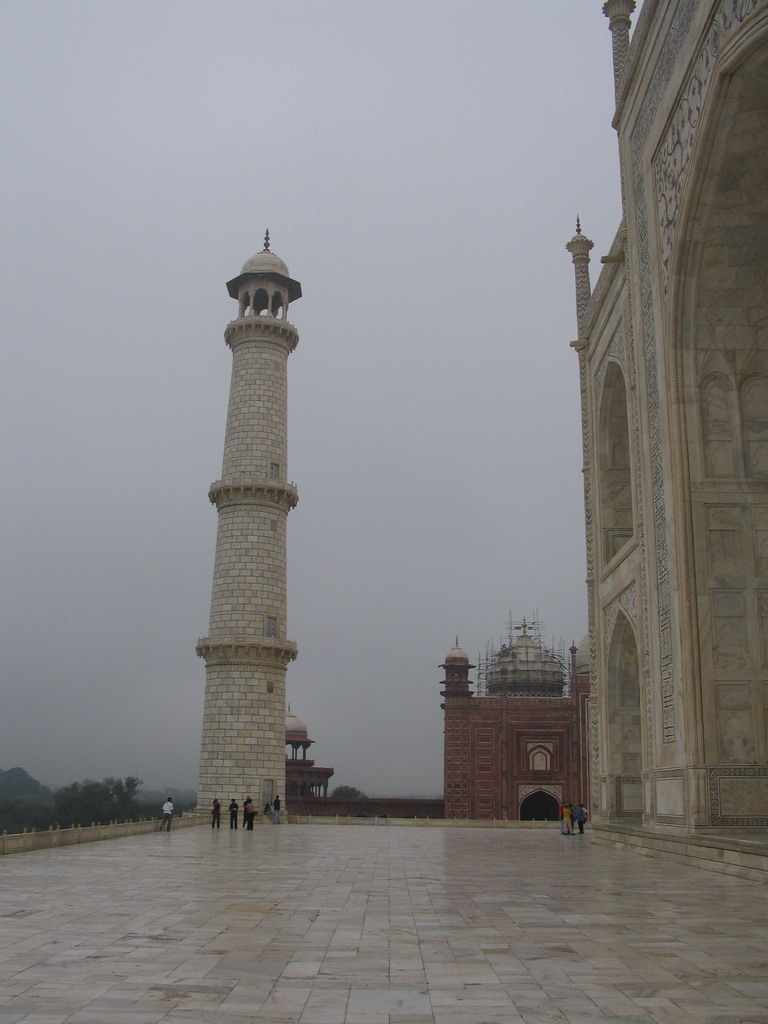 Minaret at right back side of Taj Mahal