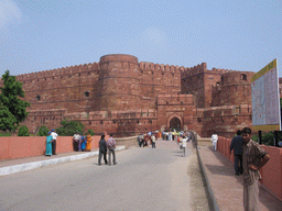 Entrance road and the Amar Singh gate of the Agra Fort