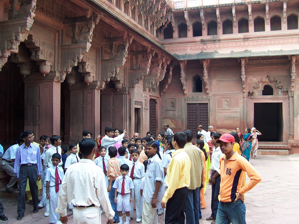 School class at an inner square of the Jahangir Palace at the Agra Fort