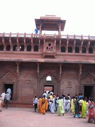 School class at the inner square of the Jahangir Palace at the Agra Fort
