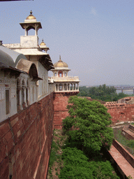 The Musamman Burj tower and walls at the northeast side of the Agra Fort, with a view on the Yamuna river