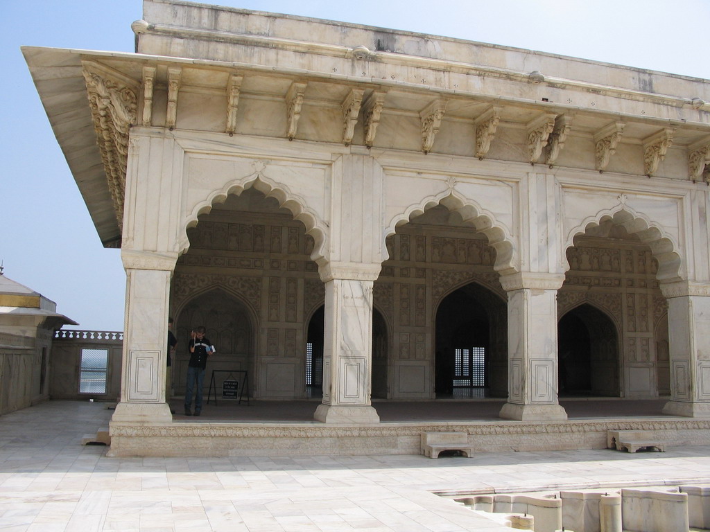 Rick at the Diwan-I-Am hall at the Agra Fort