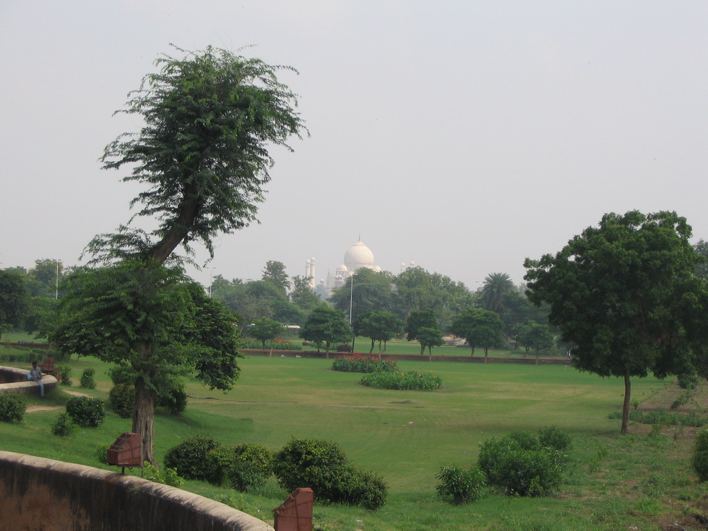 Gardens in front of the Agra Fort, with a view on the Taj Mahal