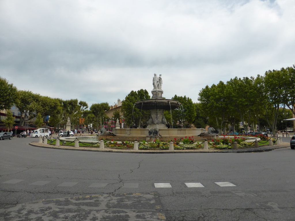 The Place de la Rotonde square with the Fontaine de la Rotonde fountain