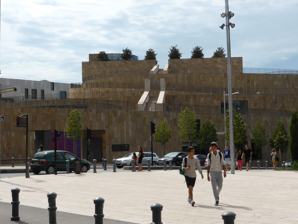 The Avenue Max Juvénal and the Grand Théatre de Provence