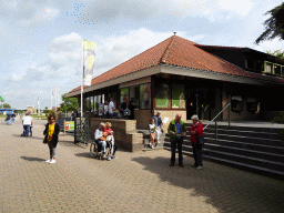 Entrance to the Vogelpark Avifauna zoo at the Hoorn street