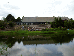 The central pond, the grandstand for the bird shows and the Casa Havana restaurant at the Vogelpark Avifauna zoo