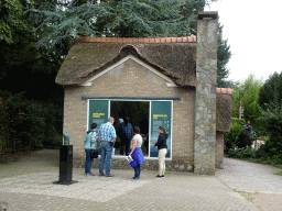 Building with the Elegant Crested Tinamous at the Vogelpark Avifauna zoo