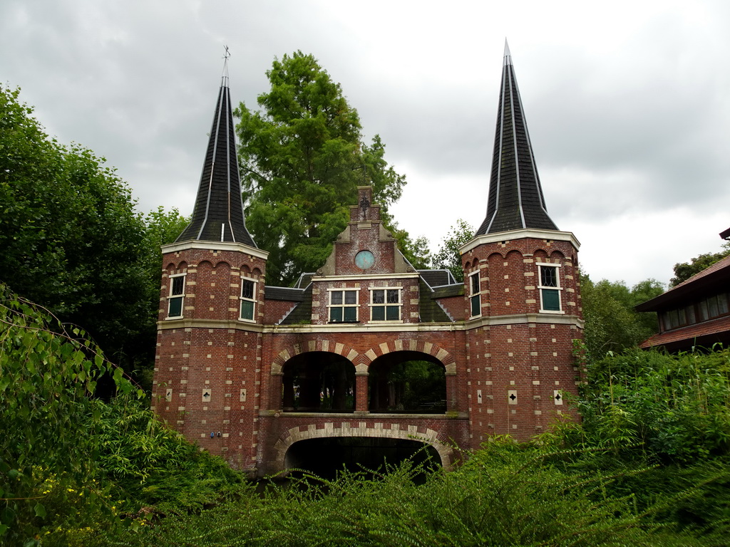 Front of the Sneeker Waterpoort gate at the Vogelpark Avifauna zoo