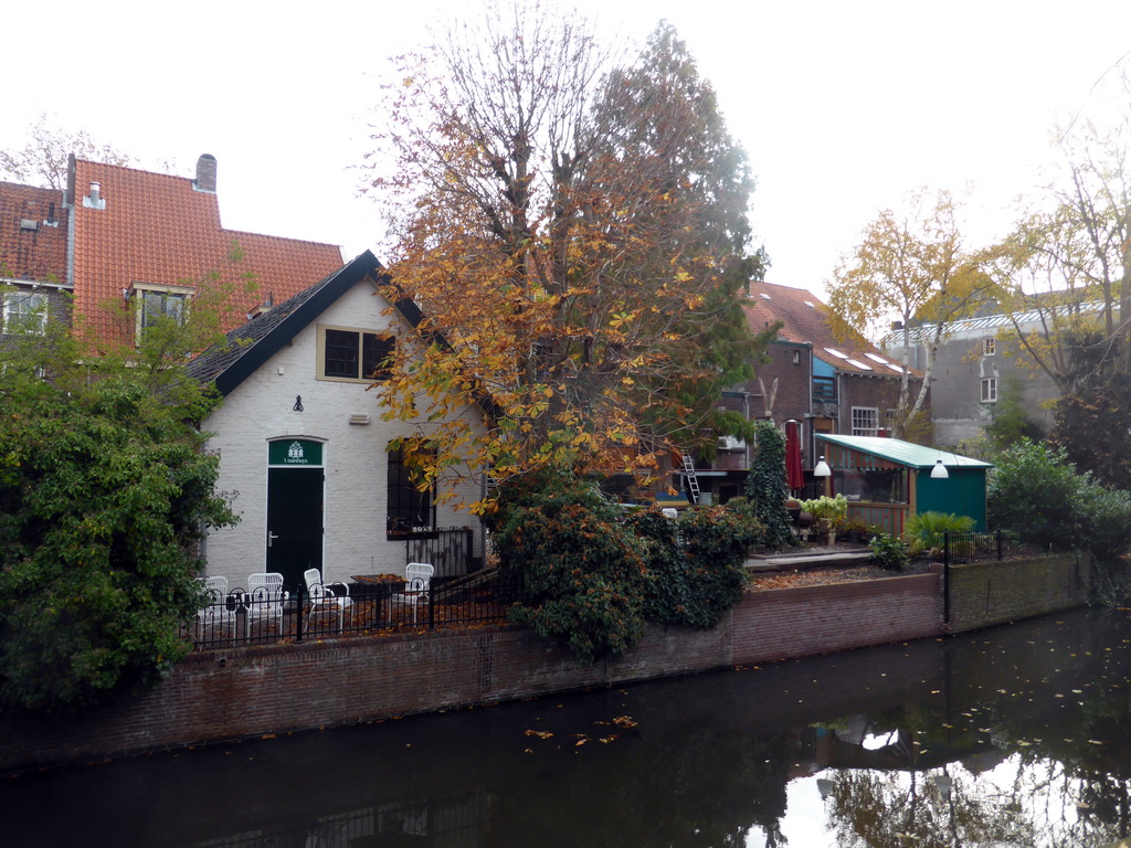 Canal and houses at the Westsingel street