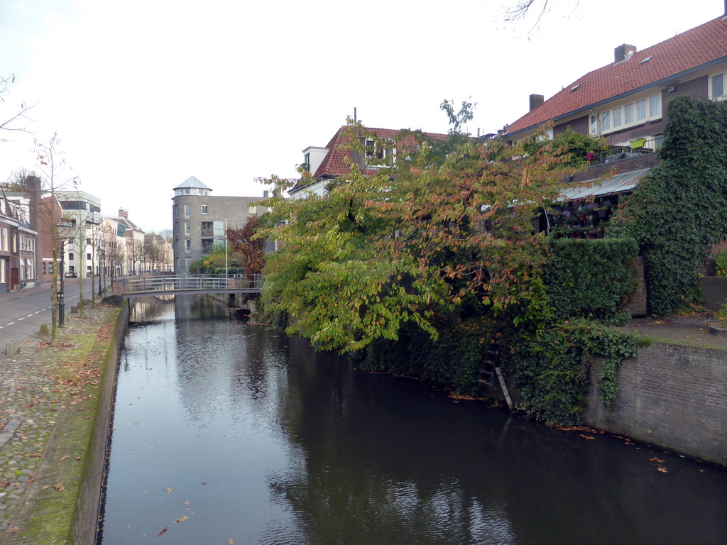 Canal, bridge and houses at the Westsingel street