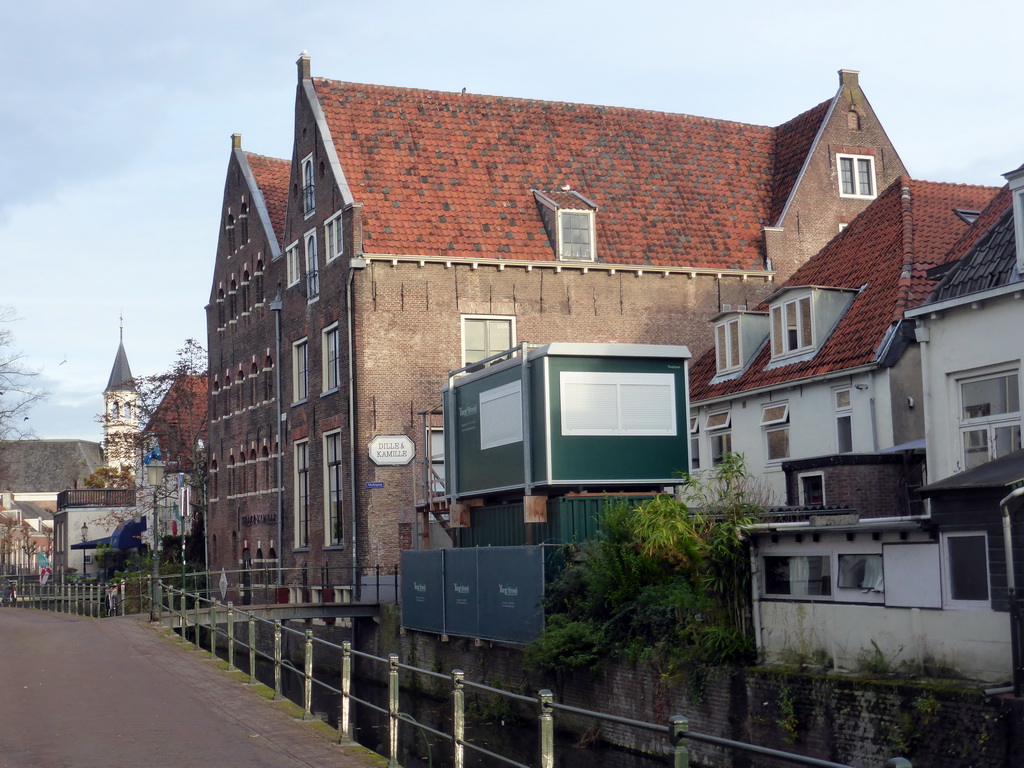 Pedestrian bridge over the Langegracht canal, the De Kroon brewery and the Elleboogkerk church