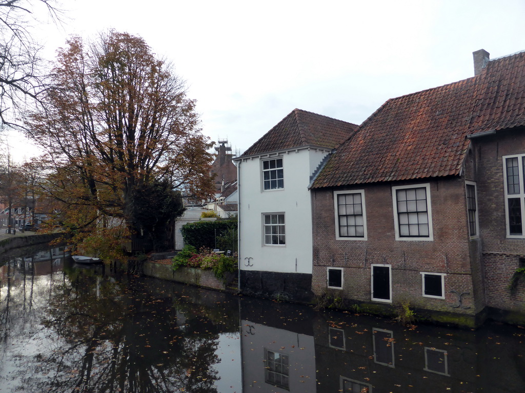 Canal along the Zuidsingel street, viewed from the west side of the Kamperbinnenpoort gate