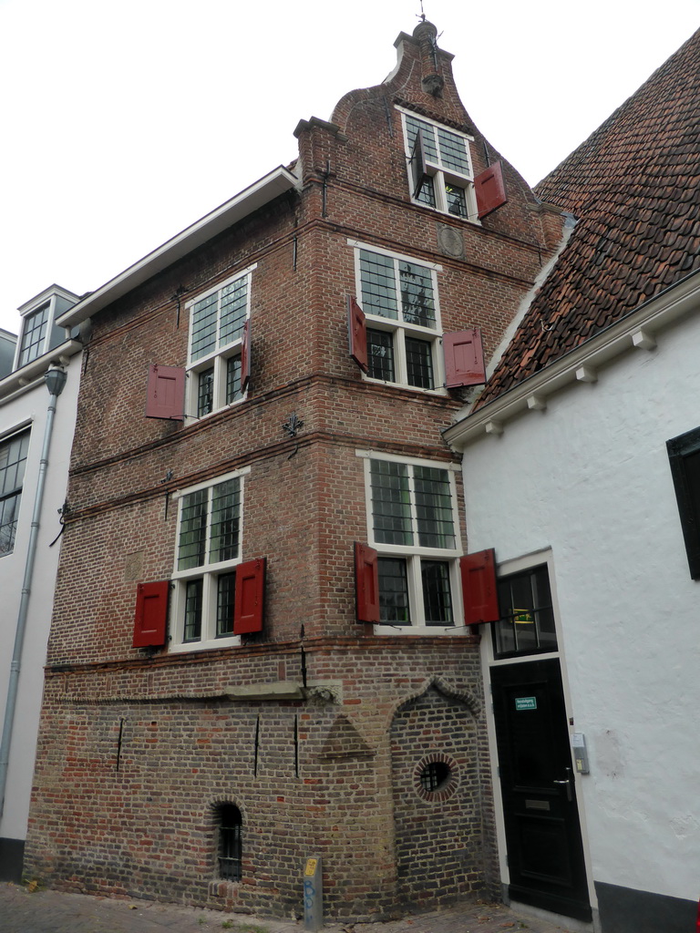 Front of a building at the Muurhuizen street