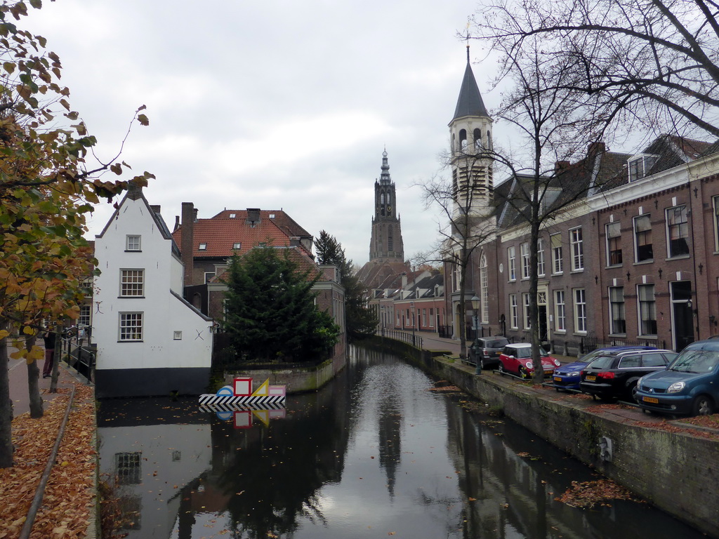 The Langegracht canal, the Elleboogkerk church and the Onze Lieve Vrouwetoren tower, viewed from the west end of the Muurhuizen street