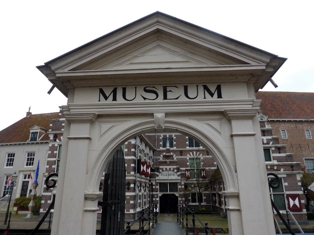 Gate at the front of the Museum Flehite at the Westsingel street