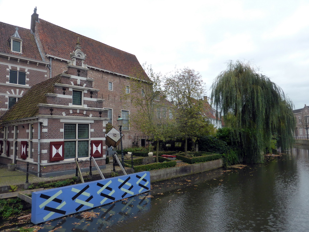 Right front of the Museum Flehite at the Westsingel street