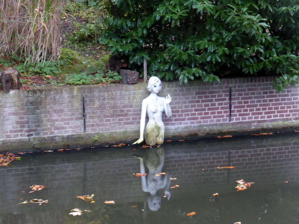 Statue in the canal in front of the Museum Flehite at the Westsingel street, at sunset