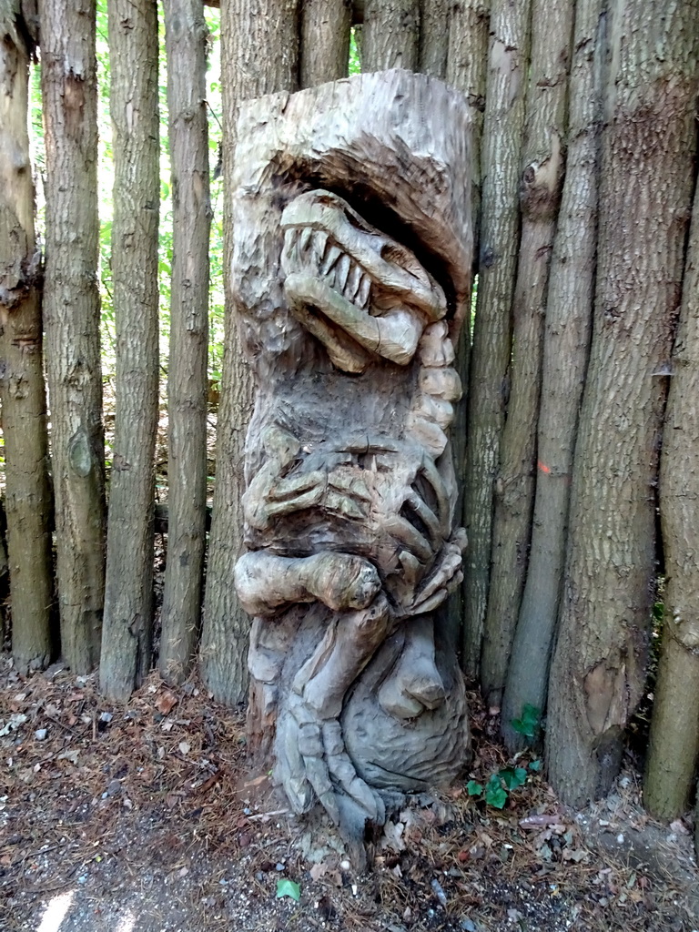 Column with a dinosaur skeleton at the entrance to the walking route at the DinoPark at the DierenPark Amersfoort zoo