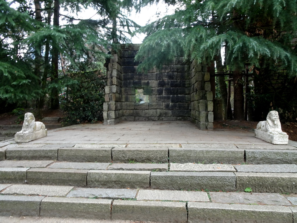 Sphinxes and wall at the City of Antiquity at the DierenPark Amersfoort zoo