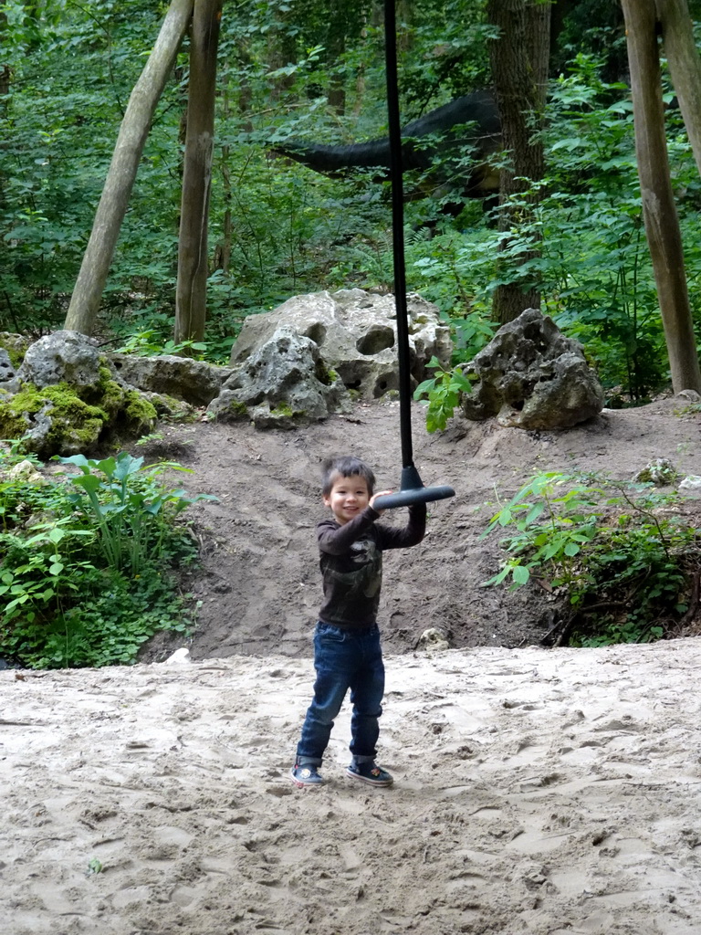 Max at the `Pterovlucht` zip line at the DinoPark at the DierenPark Amersfoort zoo