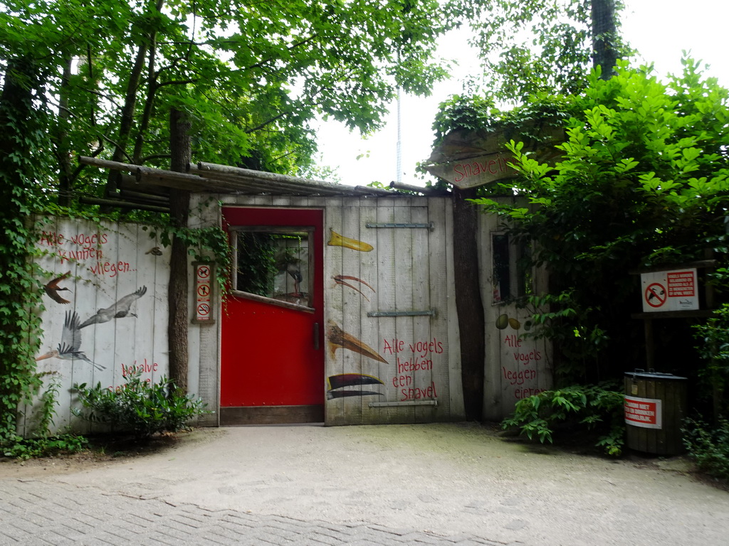 Entrance to the Snavelrijk aviary at the DierenPark Amersfoort zoo