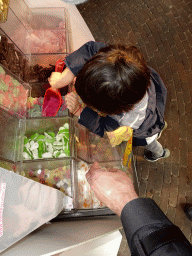 Max buying candies at the Apegoed souvenir shop at the DierenPark Amersfoort zoo