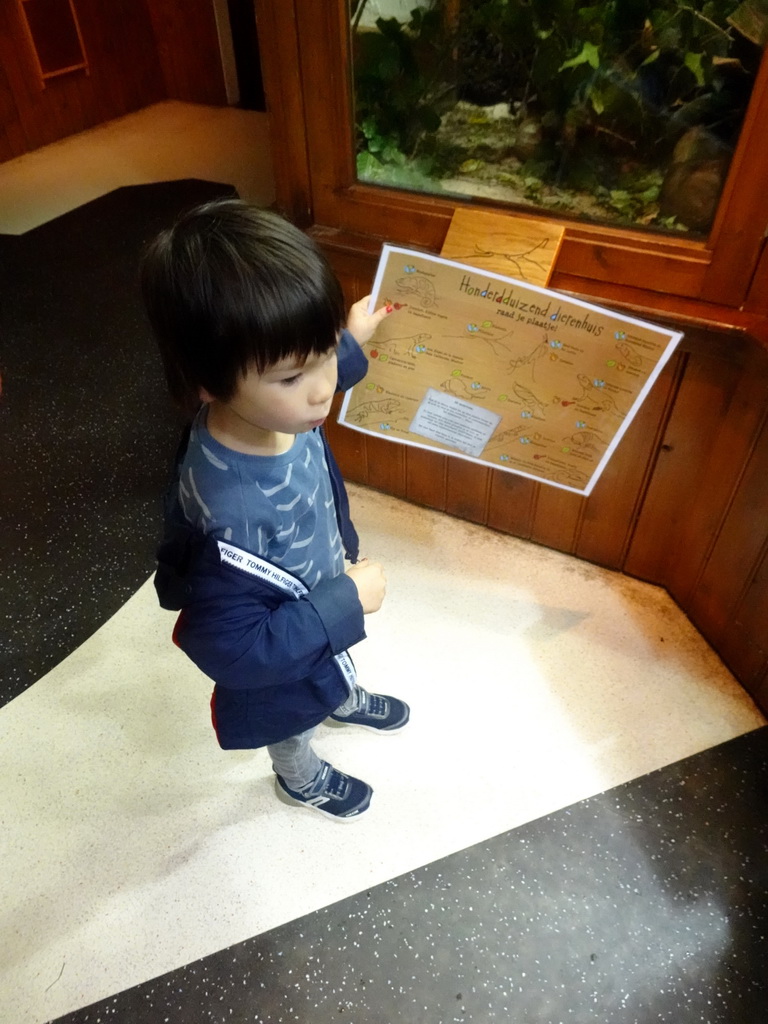 Max with information on the animal species at the Honderdduizend Dierenhuis building at the DierenPark Amersfoort zoo