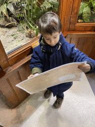 Max with information on the animal species at the Honderdduizend Dierenhuis building at the DierenPark Amersfoort zoo