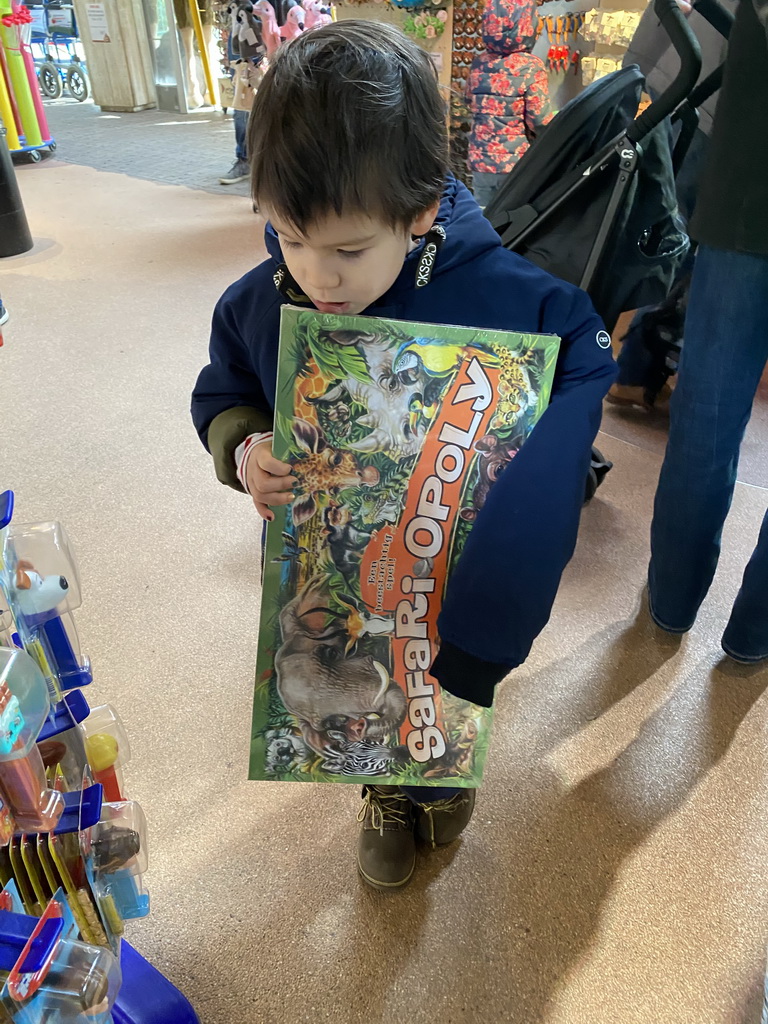 Max with a Safari-Opoly game at the Jungleshop at the DierenPark Amersfoort zoo