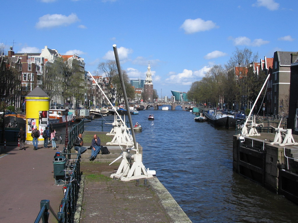 View on the Oudeschans canal and the Montelbaanstoren, from the Sint Antoniesluis