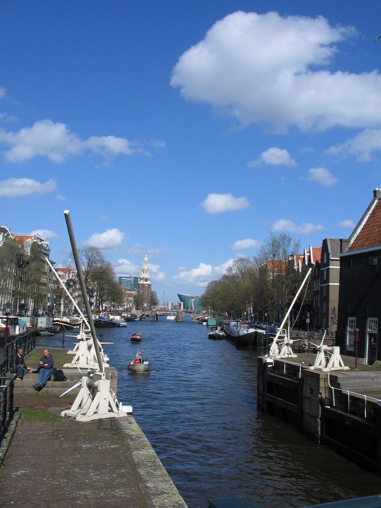 View on the Oudeschans canal and the Montelbaanstoren, from the Sint Antoniesluis