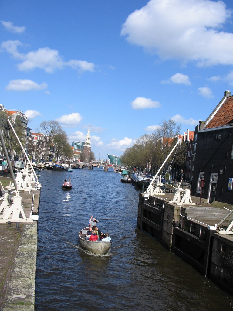 View on the Oudeschans canal and the Montelbaanstoren, from the Sint Antoniesluis