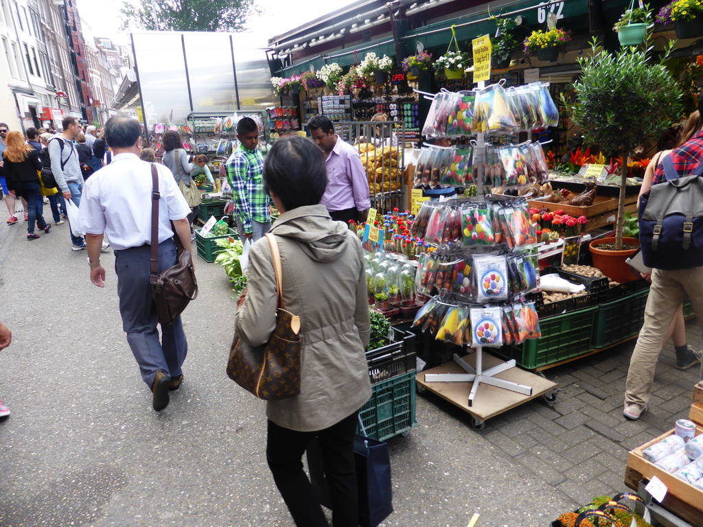 Miaomiao`s parents at a flower stall of the Bloemenmarkt at the Singel canal