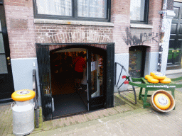 amsterdam_10_085 - 335 kb - 1024x768 - The Kaaskelder Henri Willig cheese shop at the Singel canal The Kaaskelder Henri Willig cheese shop at the Singel canal