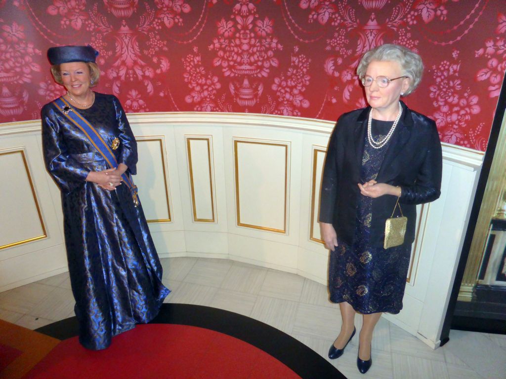 Wax statues of Queen Beatrix and Queen Juliana at the Madame Tussauds museum