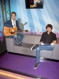 Wax statues of Nick Schilder en Simon Keizer at the Madame Tussauds museum
