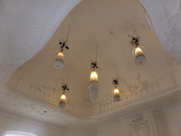 Lamps moving up and down at the ceiling of the staircase of the Philips Wing of the Rijksmuseum