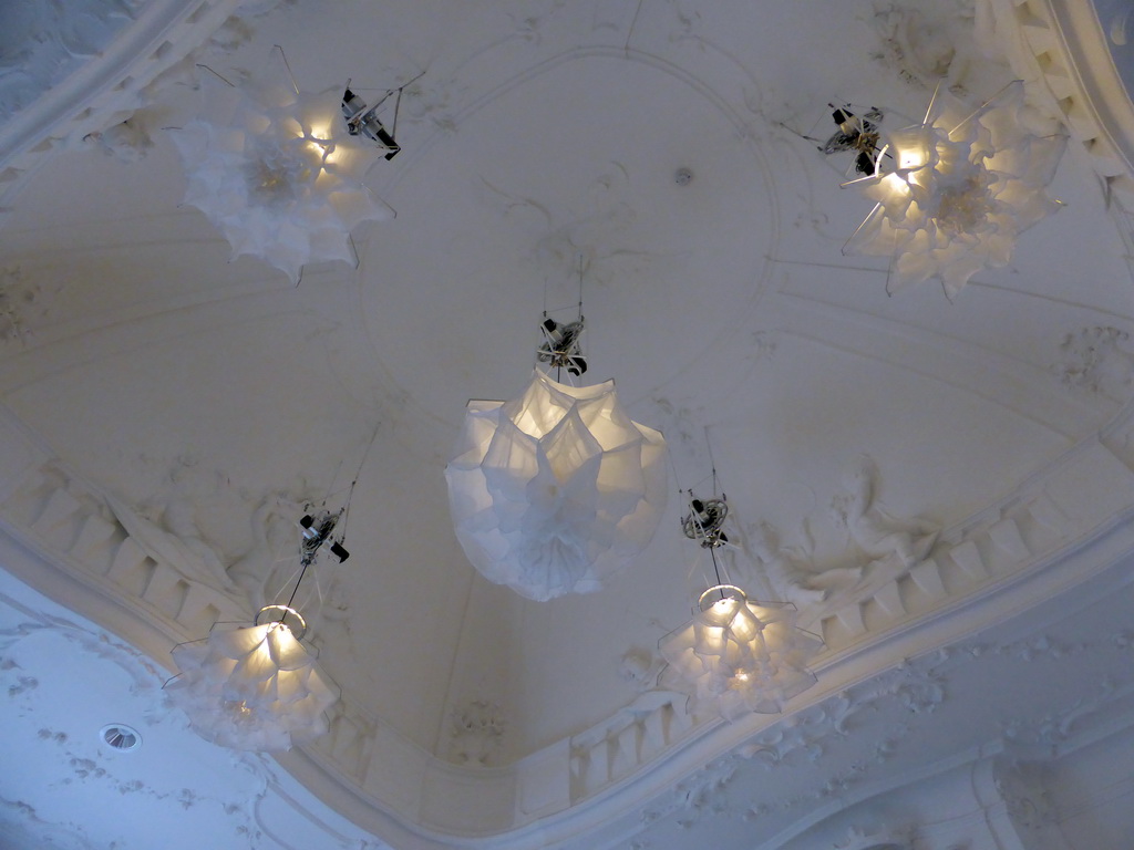 Lamps moving up and down at the ceiling of the staircase of the Philips Wing of the Rijksmuseum